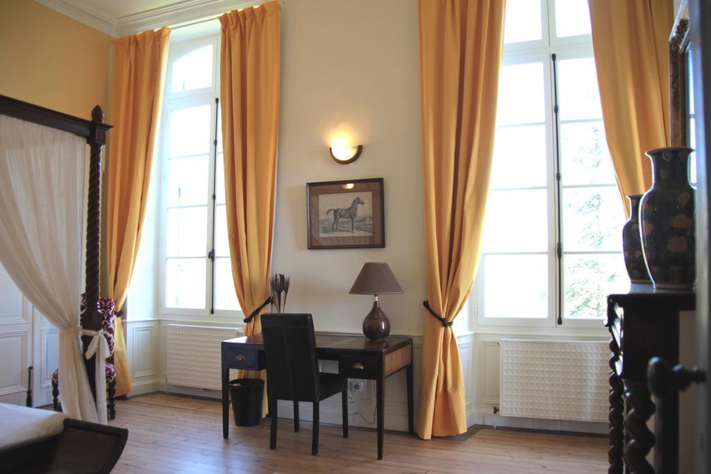 Domaine De Lamassas Bed and Breakfast Hautefage-la-Tour Habitación foto